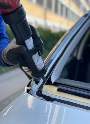 broken car glass repair
