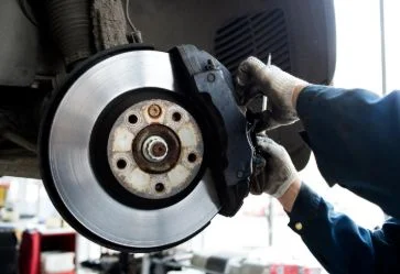 Car Brake oil flushing and refill service