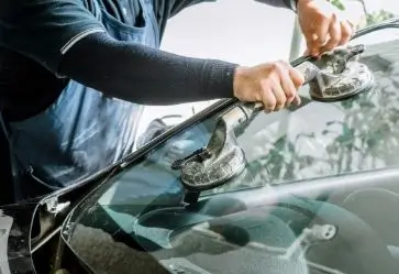 Get Windshield Replacement in Dubai